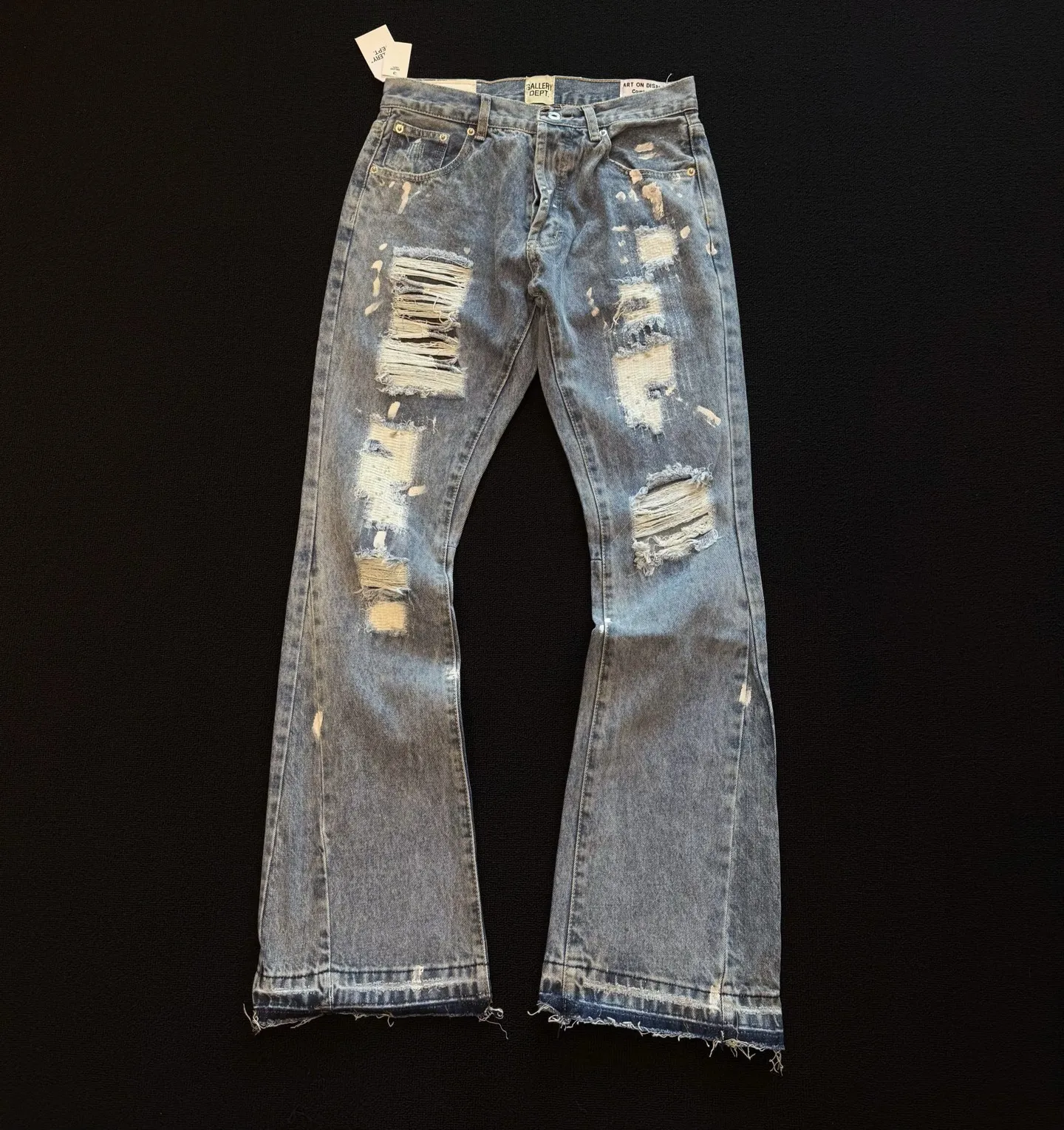 P260 model number: D354 GALLERY DEPT & Chrome hearts. Spliced washed flared ripped jeans. Three-dimensional version. Loose and comfortable. Not picky about body shape. Seiko factory. Original factory quality control. Same style for men and women. Can be matched with couples. Versatile recommendation. Must-have denim for all seasons. The craftsmanship is made of heavy-duty washed pure cotton denim fabric. After washing, it is soft and thick. It is very stylish when worn on the body. Size: 28, 30, 32, 34, 36 (S-XXL) Color: Splicing Size reference # 28 trouser length 100 waist 72 30 trouser length 102 waist 76 32 trouser length 104 waist 80 34 trouser length 106 waist 84 36 trouser length 108 waist 88